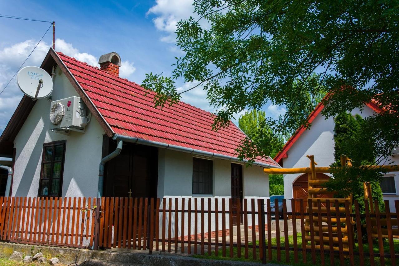 Huszár vendégház Orvenyes Exterior foto