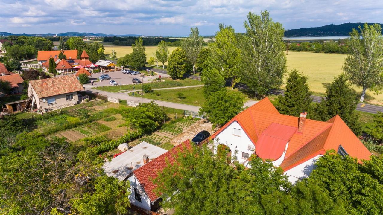 Huszár vendégház Orvenyes Exterior foto