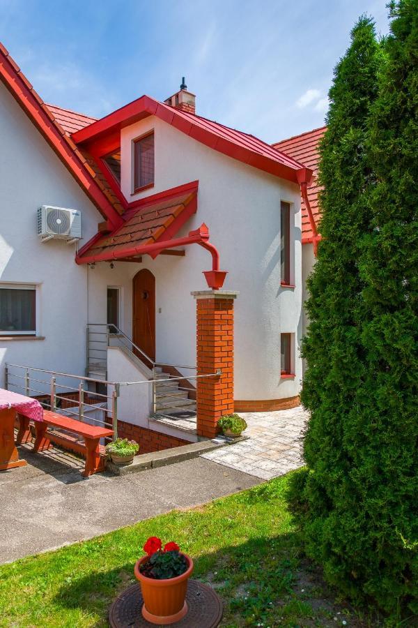 Huszár vendégház Orvenyes Exterior foto