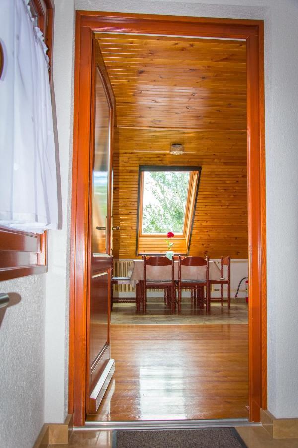 Huszár vendégház Orvenyes Exterior foto