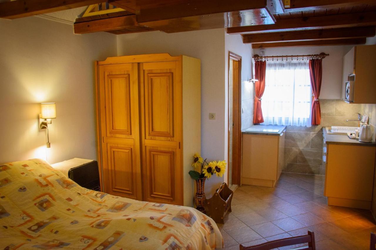 Huszár vendégház Orvenyes Exterior foto