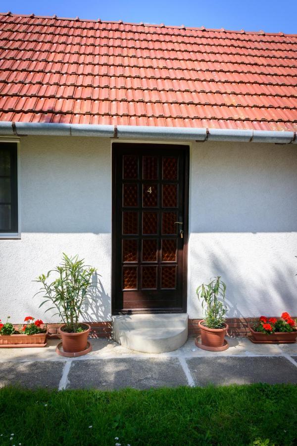 Huszár vendégház Orvenyes Exterior foto