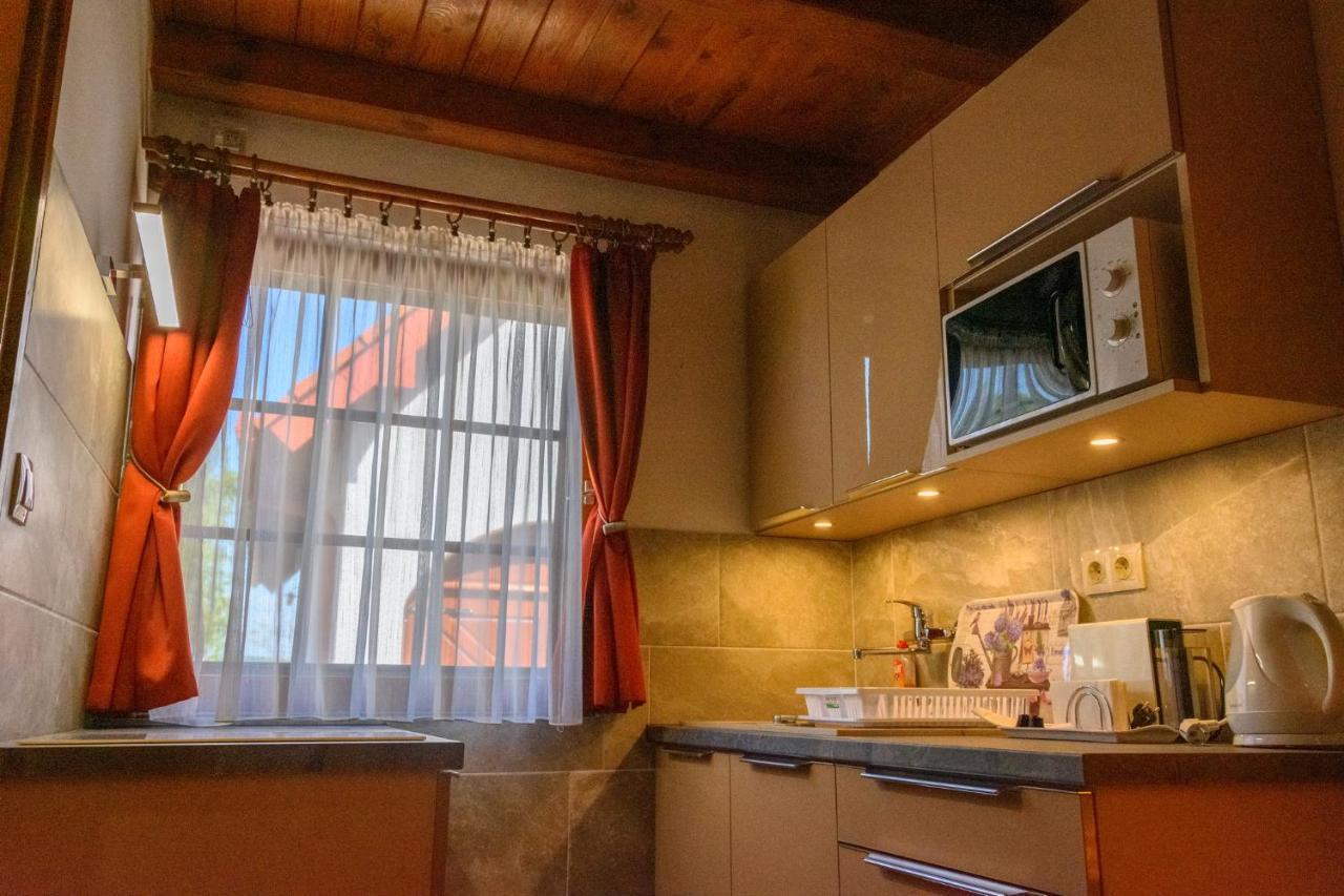 Huszár vendégház Orvenyes Exterior foto
